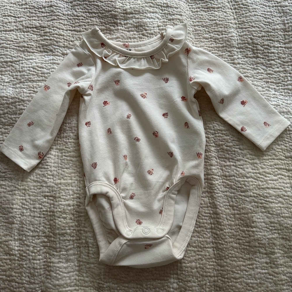 |H&M| Cream Baby Bodysuit with Ruffle Collar